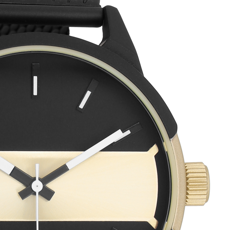 Uhr black/gold C11108